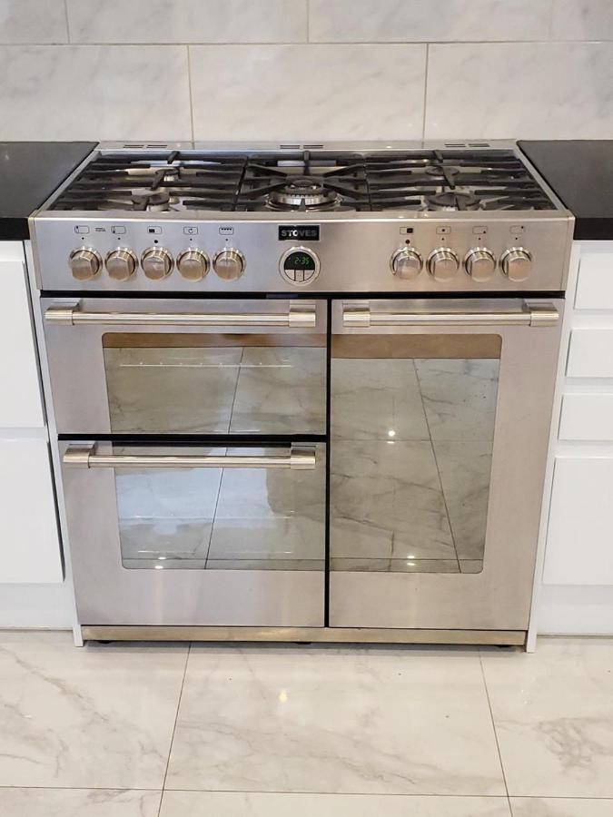 Spacious Refurbished Flat With A Garden Near Tube, Train, Thames And The City Center London Exterior photo